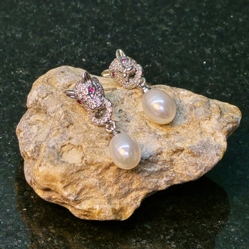 White freshwater dangle earring with leopard design