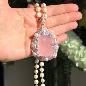 Necklace with Rosequartz, Austrian Crystals and Freshwater Pearls