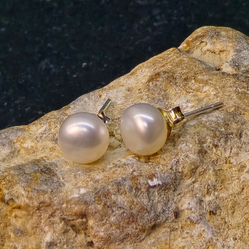 Classic Pearl Earrings