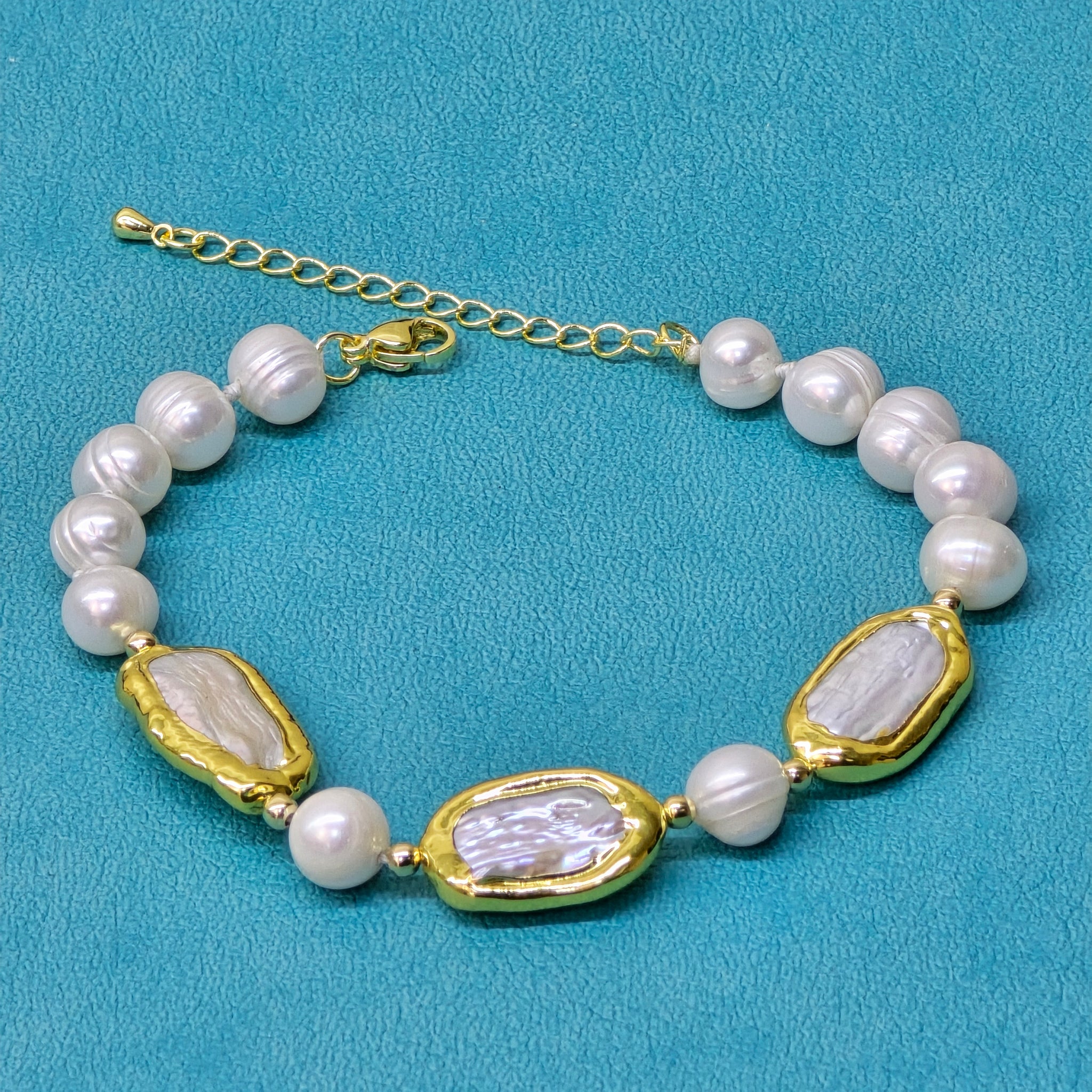 Rectangular and round Freshwater Pearl Bracelet with Gold-Plated Accents