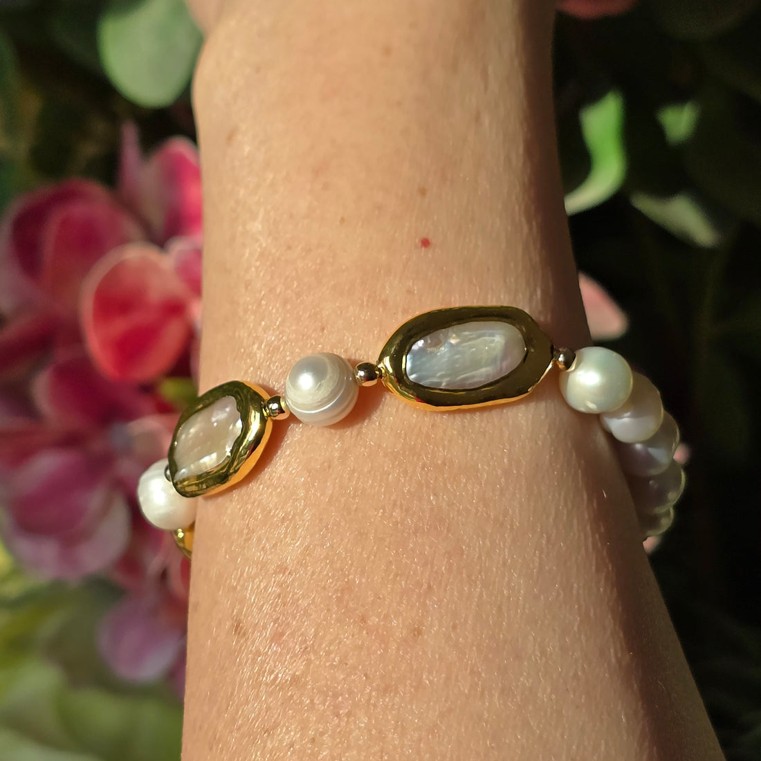 Rectangular and round Freshwater Pearl Bracelet with Gold-Plated Accents