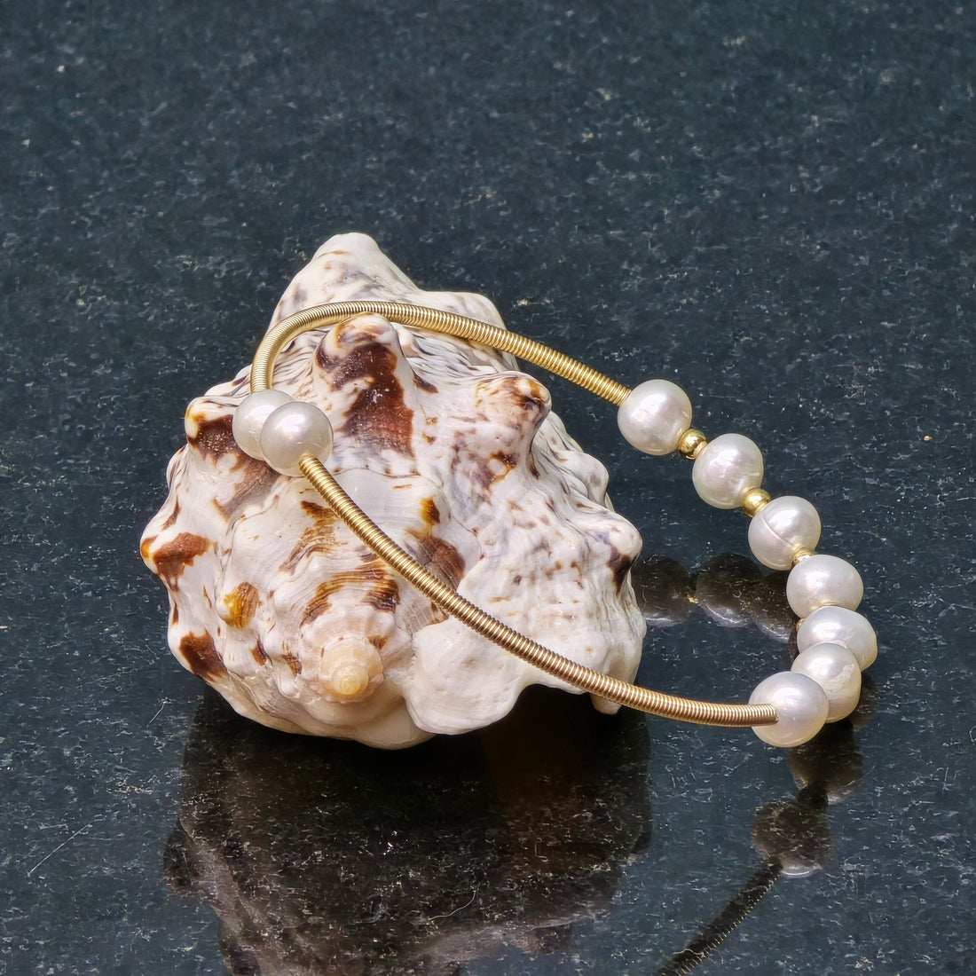 Freshwater pearl bangle with 8 white pearl beads