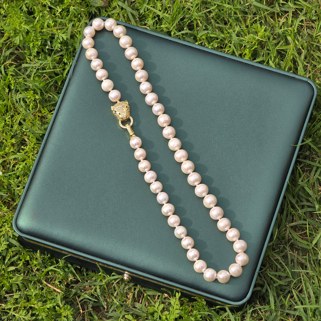 Freshwater Pearl and Tiger Head Necklace