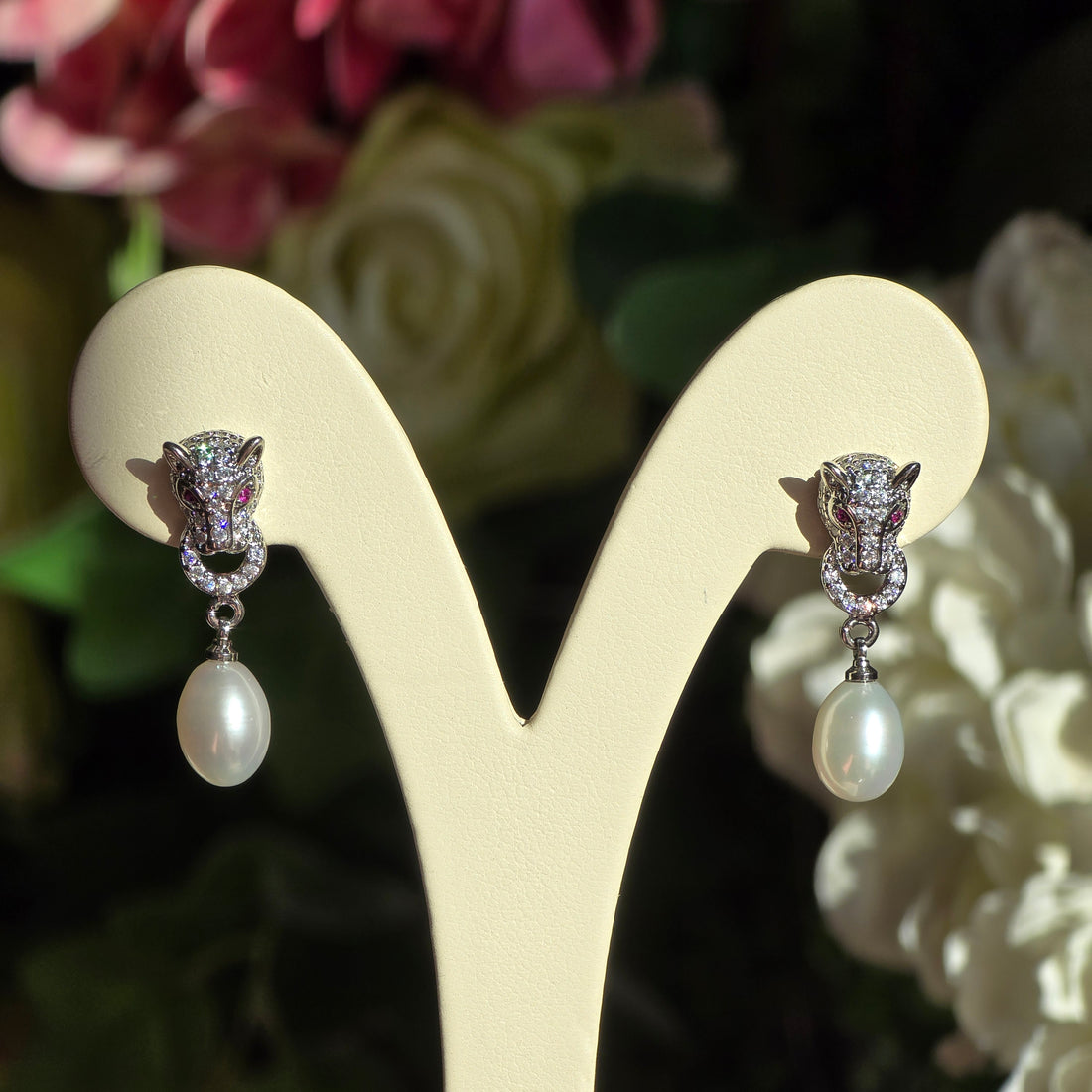 White freshwater dangle earring with leopard design