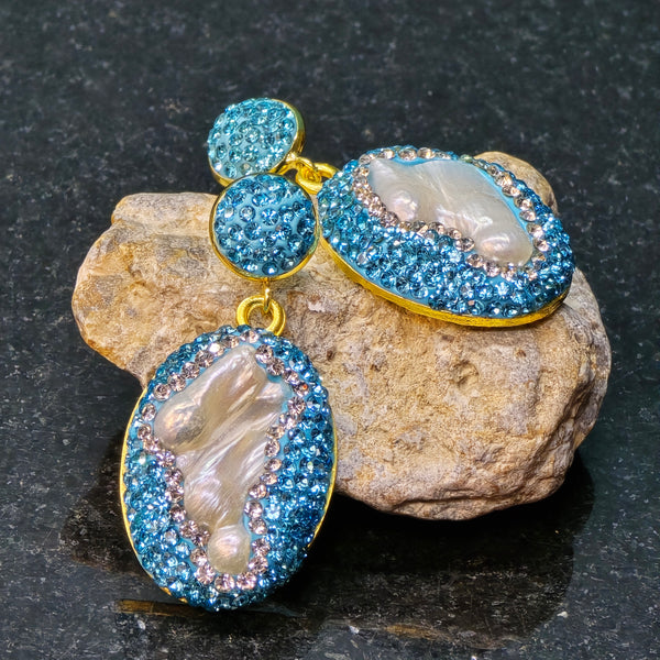 Freshwater pearl earring with Light Blue Austrian Crystals