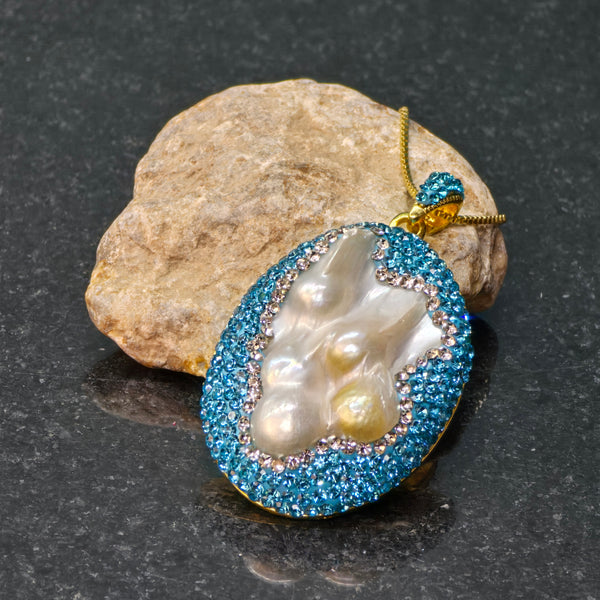 Freshwater pearl pendant with Light Blue Austrian Crystals