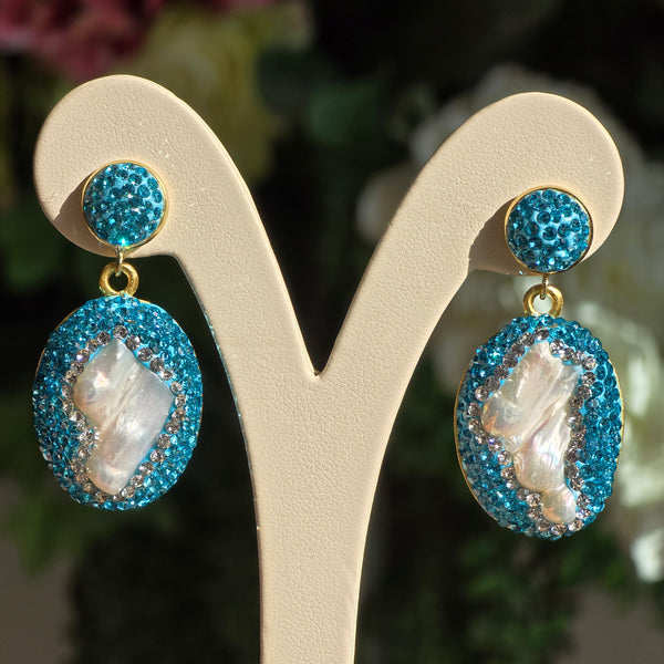 Freshwater pearl earring with Light Blue Austrian Crystals