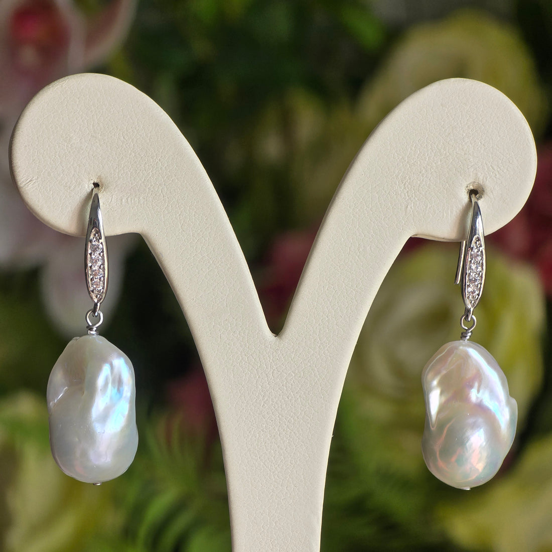 Baroque pearl dangle earring