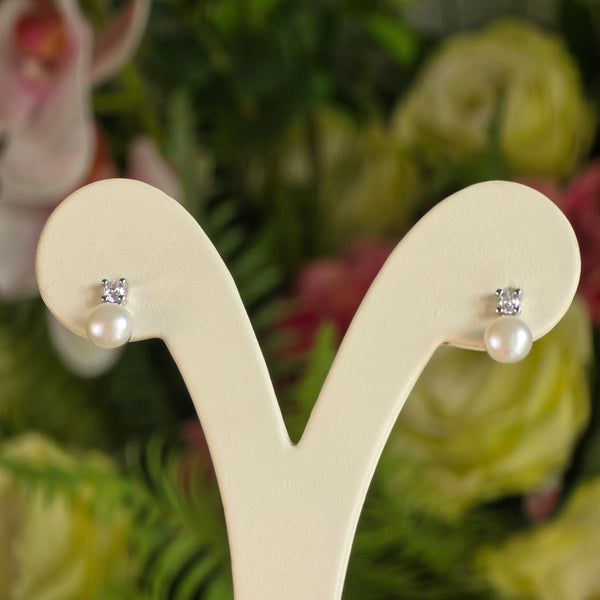 Pearl Earrings with white circonia
