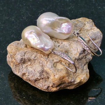 Baroque pearl dangle earring