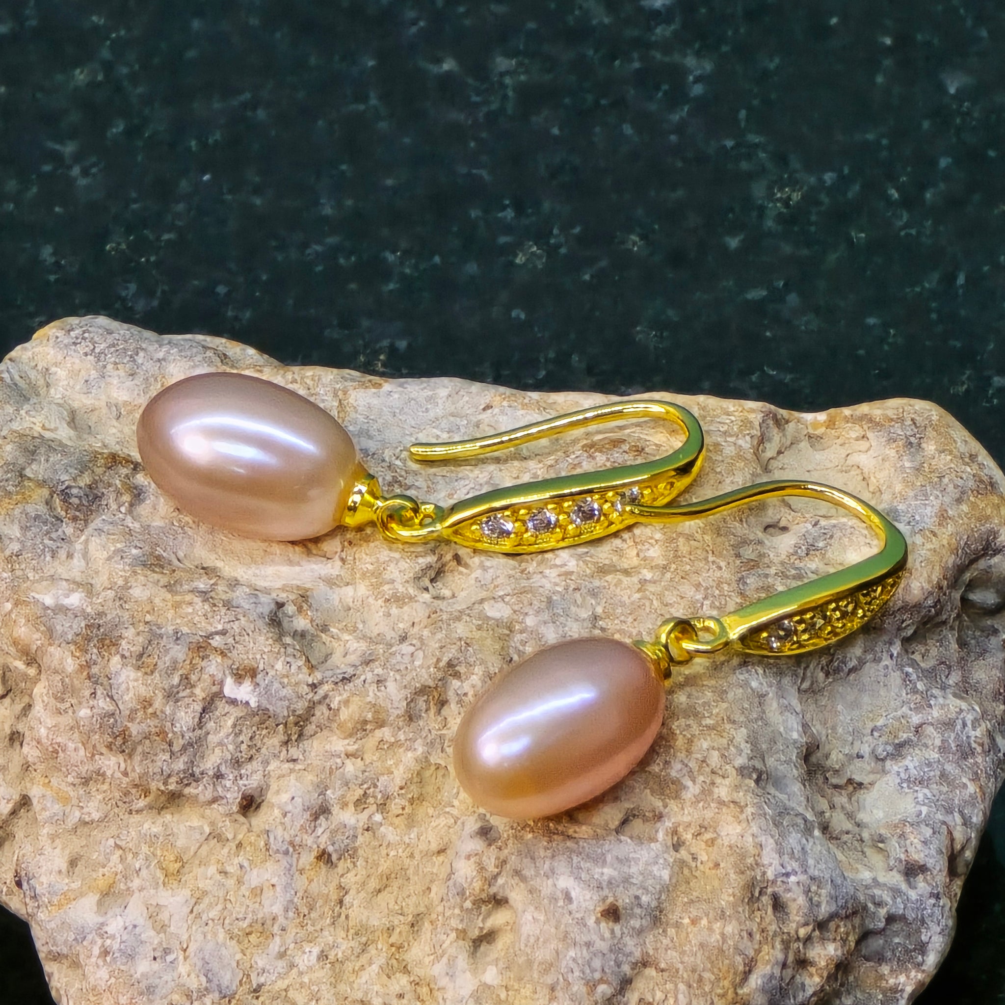 Purple freshwater dangle earring