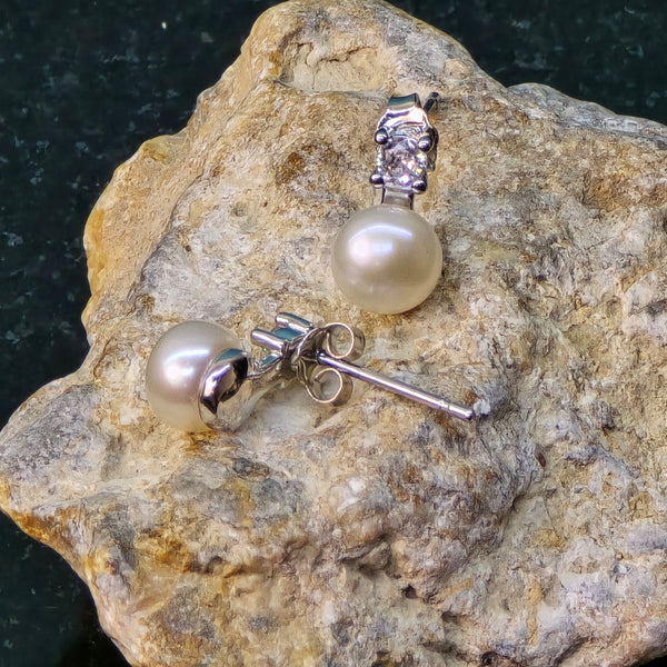 Pearl Earrings with white circonia