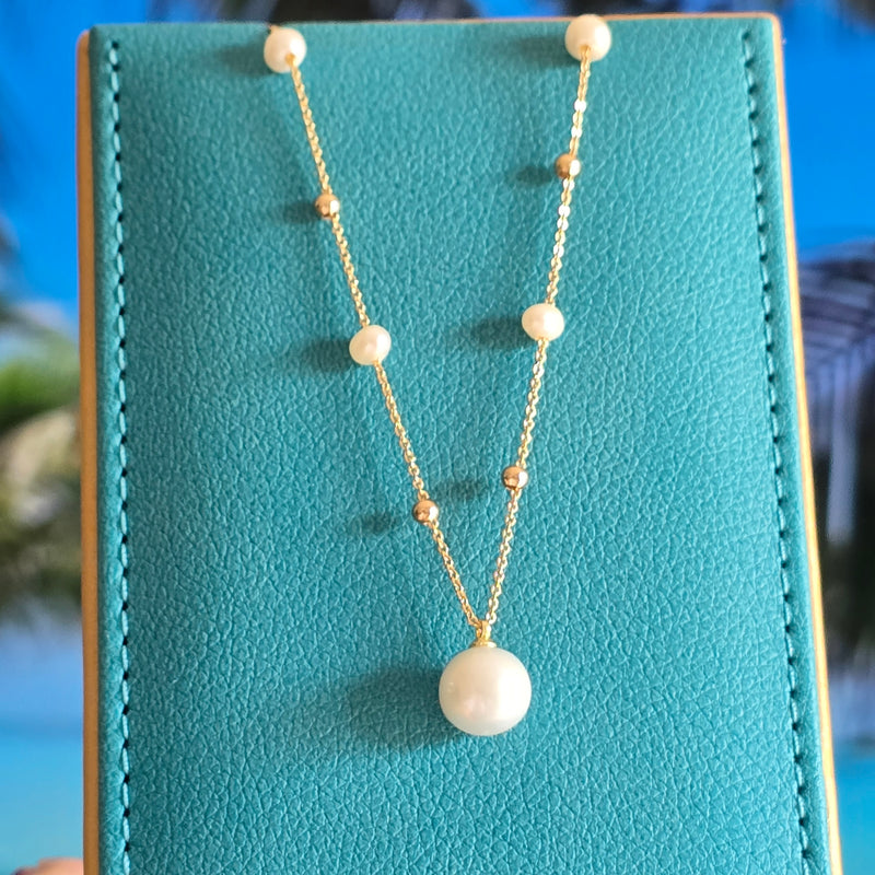 Golden Glow white Pearl necklace