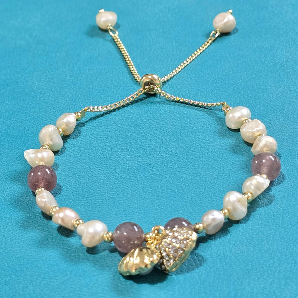 Adjustable Pearl bracelet with a shell charm