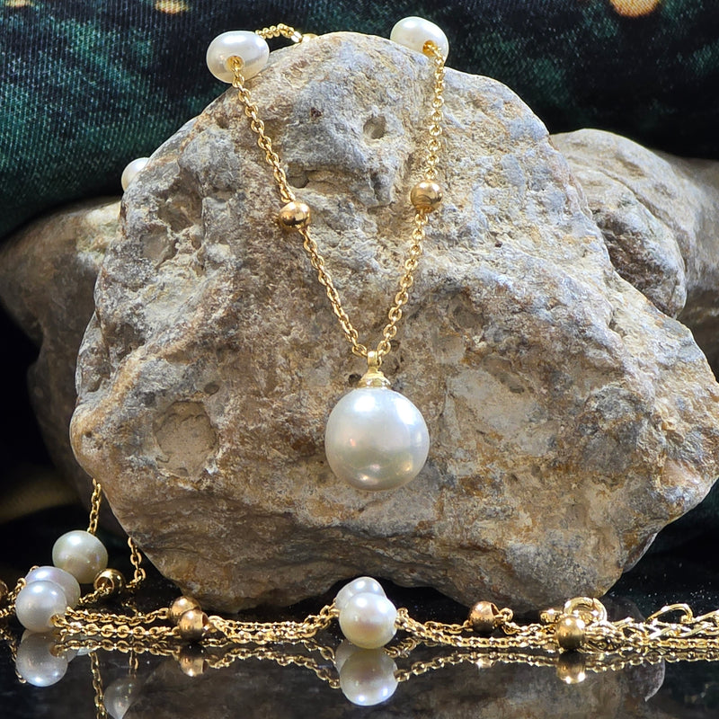 Golden Glow white Pearl necklace