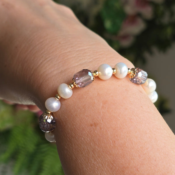 Adjustable White Pearl bracelet with Austrian crystal beads